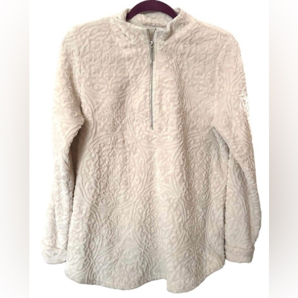 🐑 Soft Surrounding Snowflake Ornament Subtle Design, Soft White Fleece M